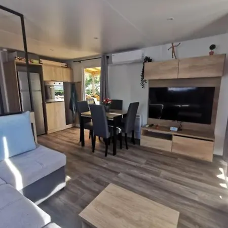 Mobil-home 6 Places Climatise Avec Wifi *